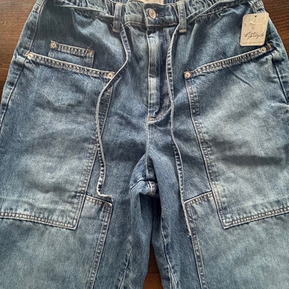 Free People CRVY Outlaw Wide Leg Jeans Mid Rise Denim Cargo Style Blue Sz Large - Picture 5 of 13